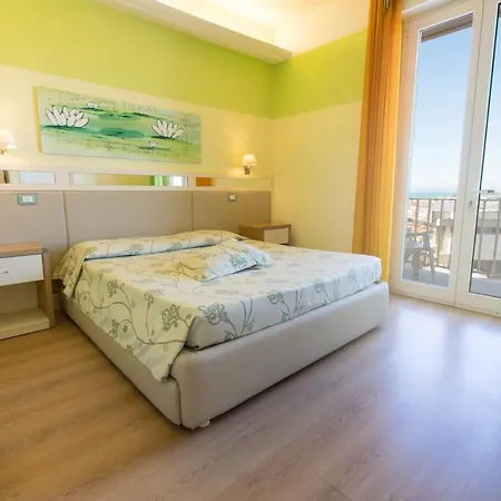 Savoy 3* מרינה די פיאטרסנטה